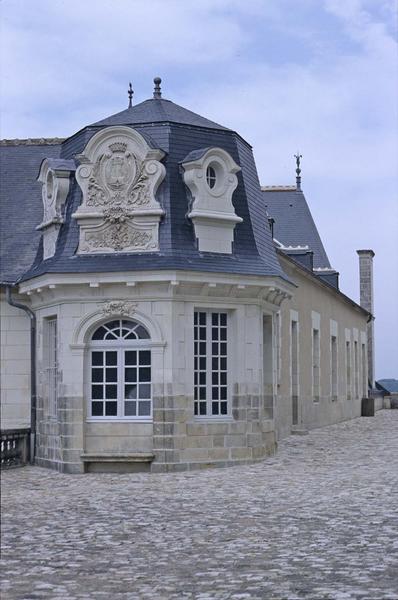 Façade sur la terrasse d'en haut