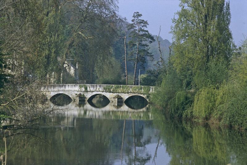 Pont ancien sur l'Indre