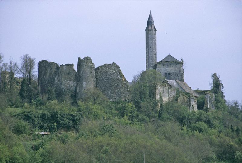 Tour de Marmande et les ruines