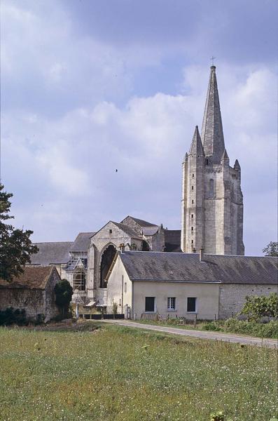 Clocher de l'église et bâtiments