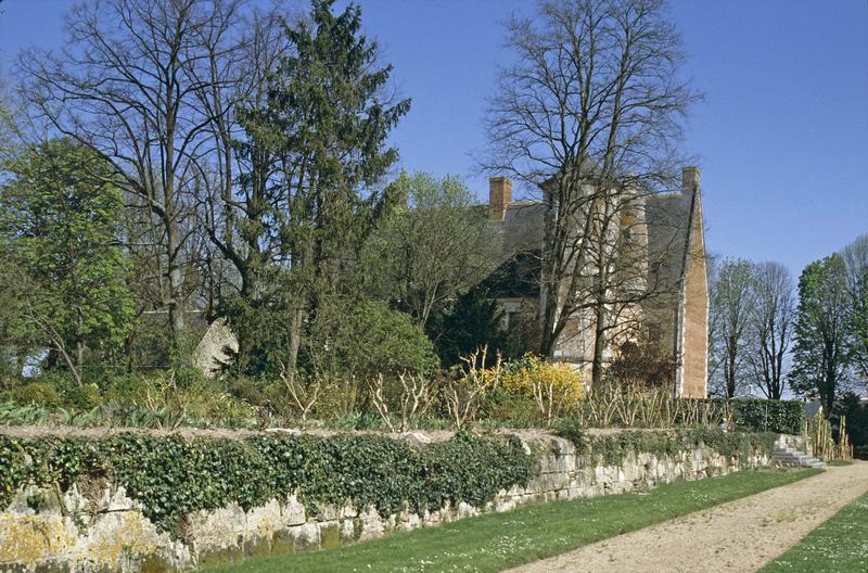 Façade du château de Louis XI