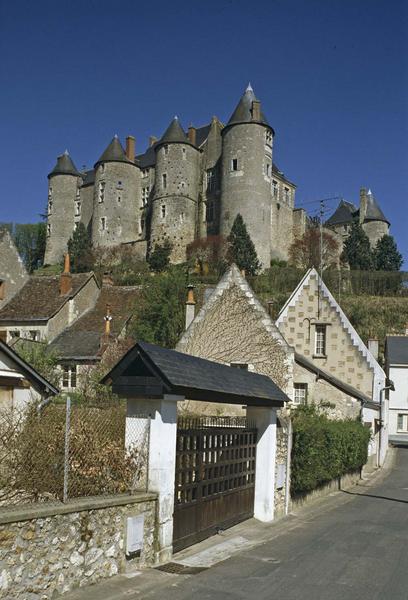 Façade ouest et maisons environnantes