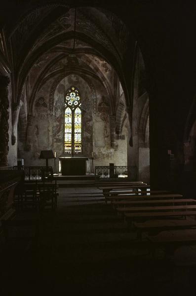 Intérieur : la nef vers le choeur