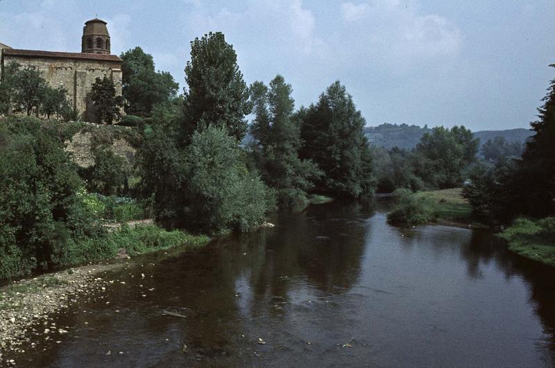 Ensemble en bordure de la Sénouire