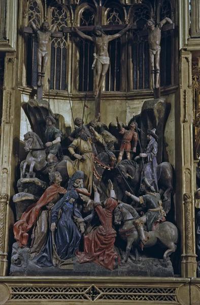 Retable de la Passion donné par Michel Chanzy en 1476, panneaux sculptés, peints et dorés, le centre