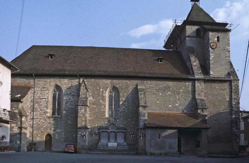 Façade nord, clocher en cours de restauration