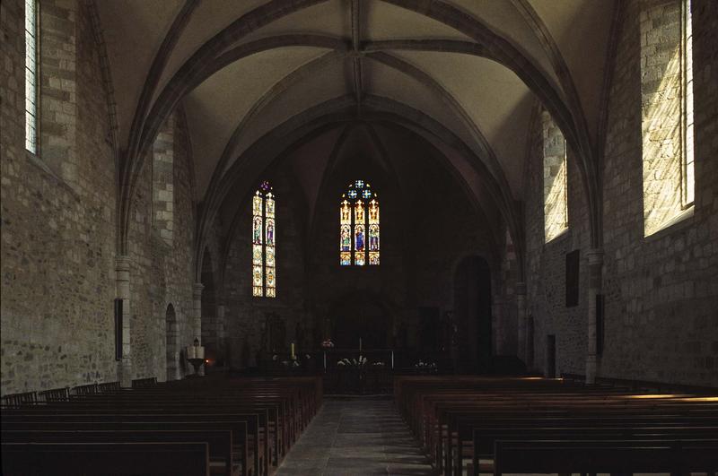 Intérieur : la nef vers le choeur