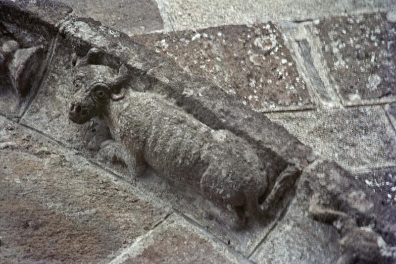 Animal sculpté dans la pierre