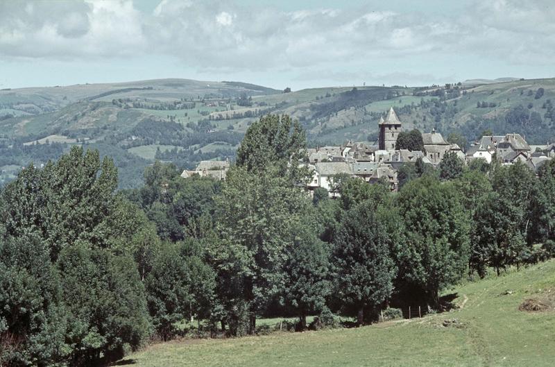 Vue générale de la ville, clocher de l'église