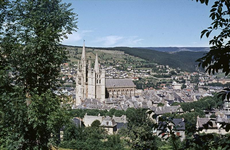 Vue générale de la ville, ensemble sud-ouest de la cathédrale