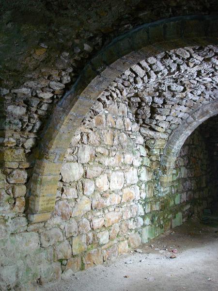 Ancienne église Notre-Dame : vue partielle des voûtes de la crypte