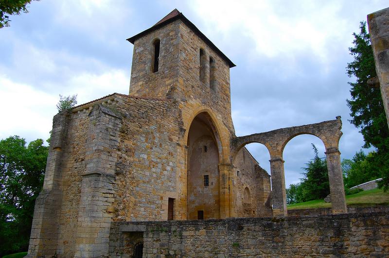 Ancienne église Notre-Dame : vue générale de la nef ruinée