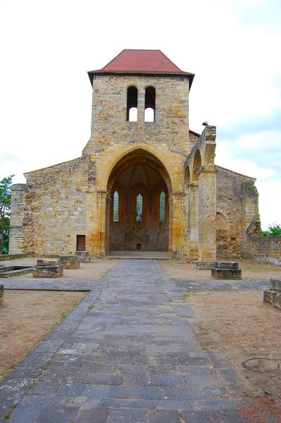 Ancienne église Notre-Dame : vue générale de la nef ruinée