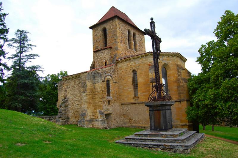 Ancienne église Notre-Dame : vue générale du clocher et du chevet