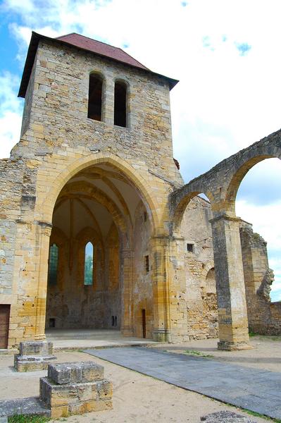 Ancienne église Notre-Dame : vue générale de l'ancienne nef ruinée