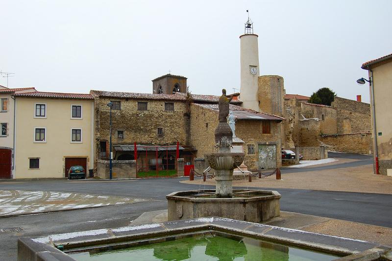 vue générale de la fontaine dans son environnement