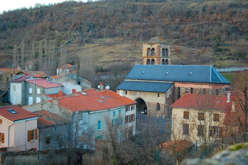 vue générale de l'église dans son environnement