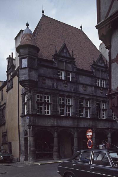 Façade principale sur rue, oriel d'angle