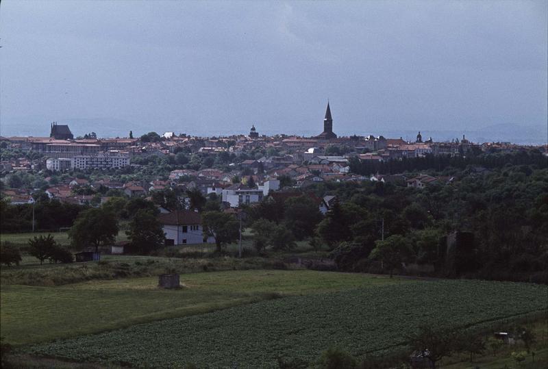 Vue générale de la ville, clocher de l'église Saint-Amable