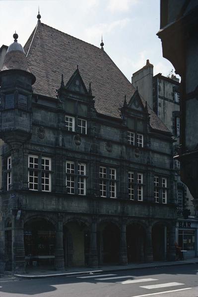 Façade principale sur rue, oriel d'angle