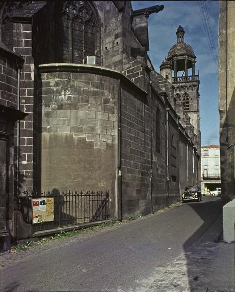 Façade latérale sur rue et clocher