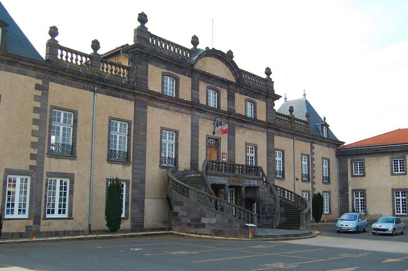 vue générale de la façade nord de la cour d'honneur