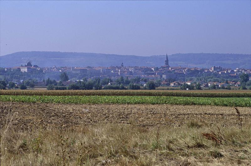 Vue générale de la ville, clocher de l'église Saint-Amable