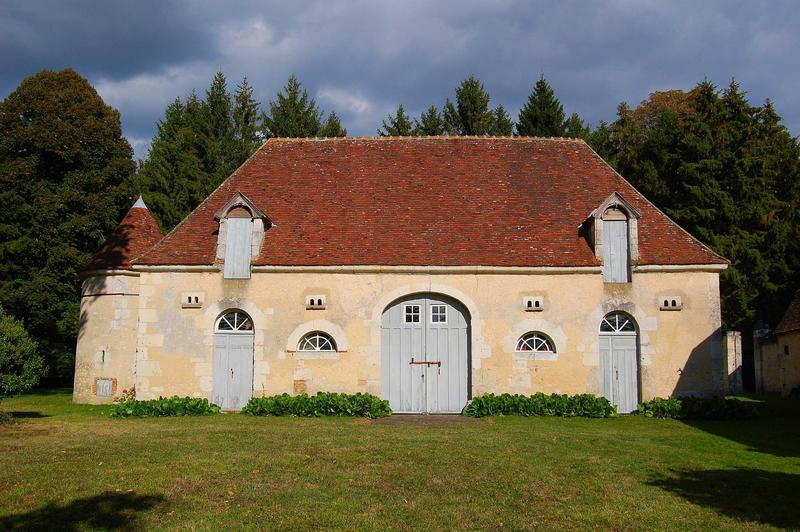 vue générale de la façade ouest des communs