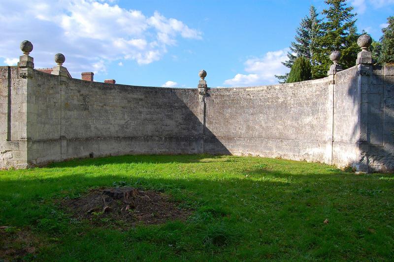 vue partielle du mur de clôture, exèdre