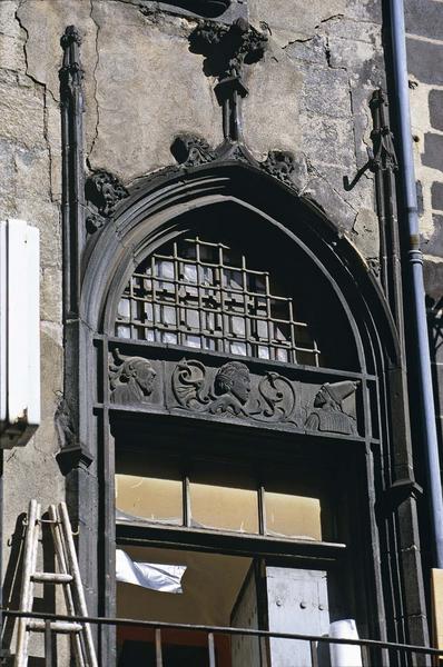 Porte Renaissance en cours de restauration