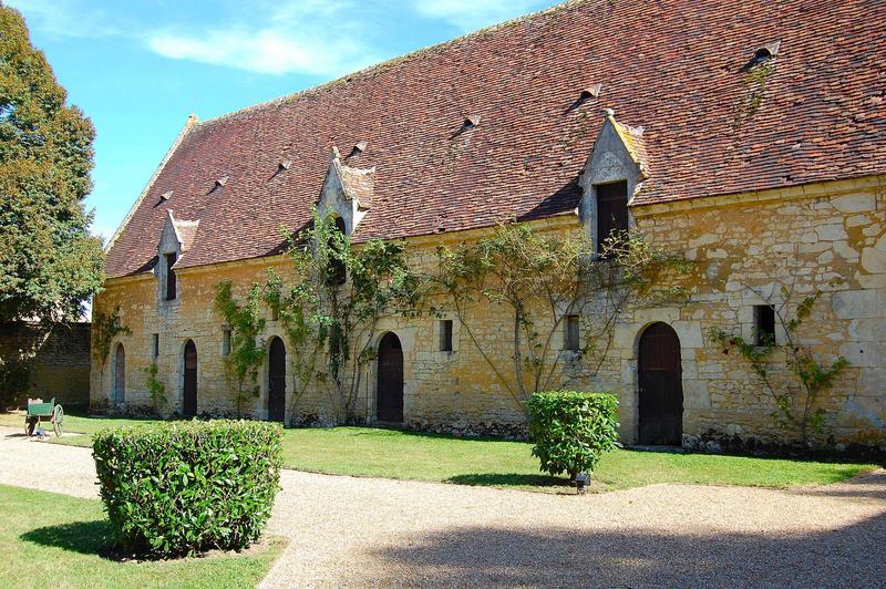 vue générale de la façade nord-ouest des communs