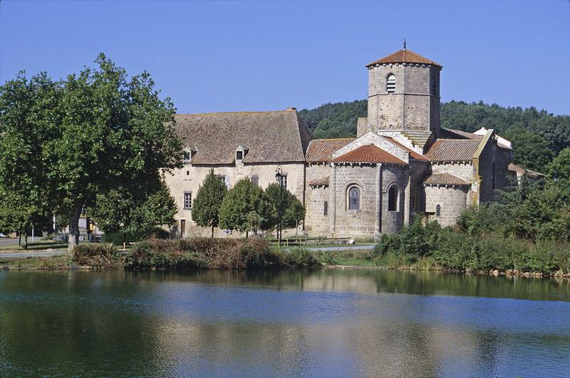 Abside et clocher, façade du monastère