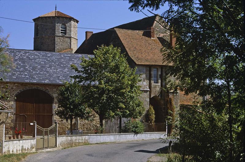 Monastère et clocher de l'église