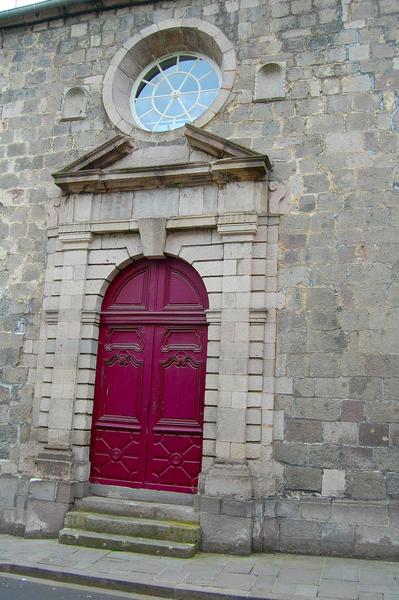 détail de la porte d'entrée de l'ancienne chapelle