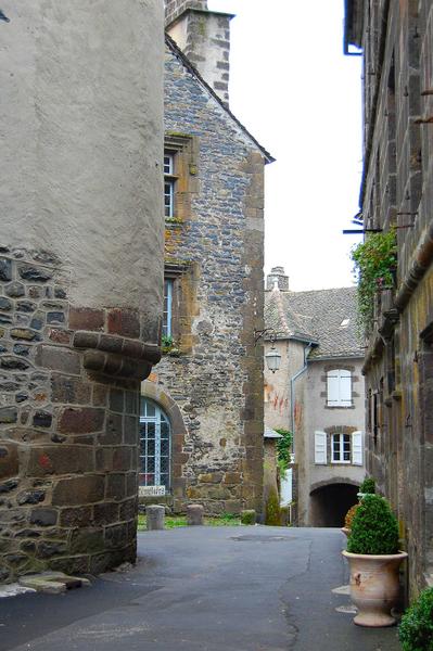 vue générale des façades, vue partielle de la maison des Templiers