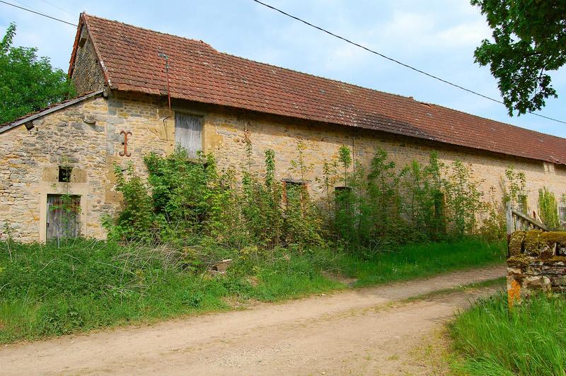 vue générale des bâtiments de ferme