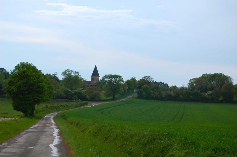 vue générale de l'église dans son environnement