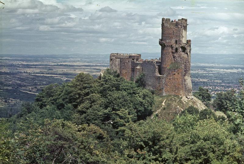 Château fort en ruines, donjon