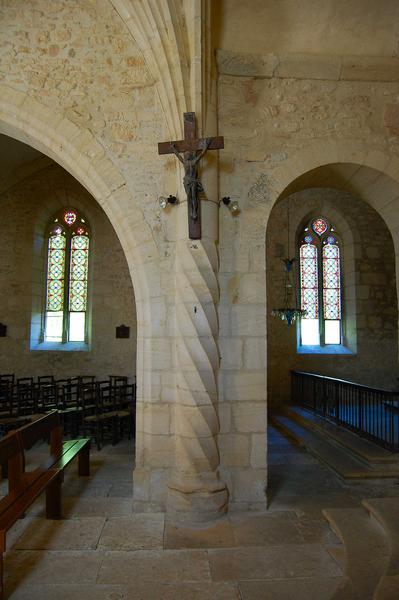 vue générale d'une colonne de la nef