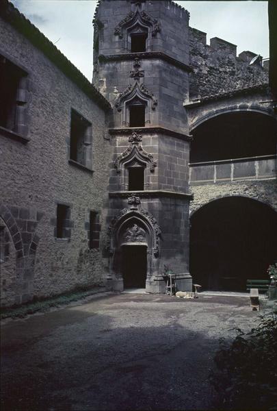 Tourelle d'escalier sur cour intérieure