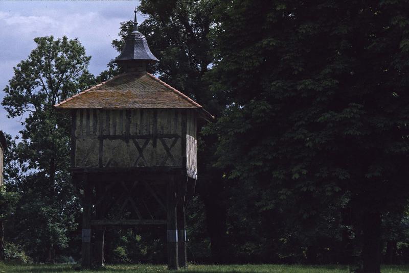 Pigeonnier isolé sur pilotis