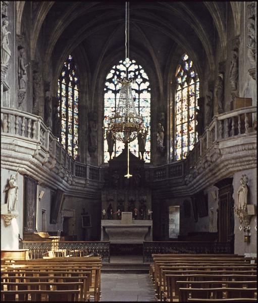 Intérieur : la nef vers le choeur