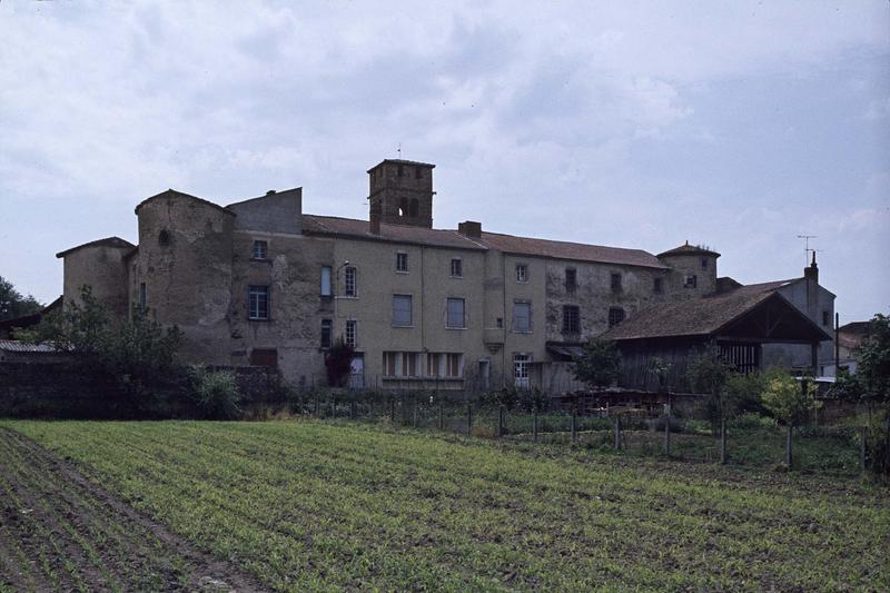 Prieuré et clocher de l'église