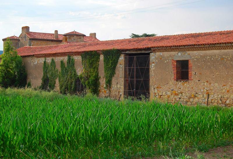 vue générale de la façade sud des communs