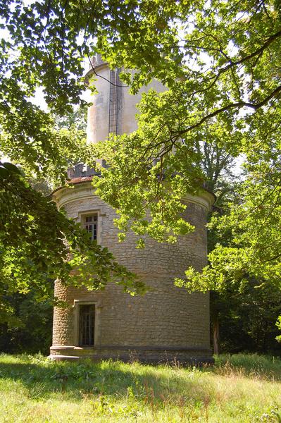 vue partielle du château d'eau