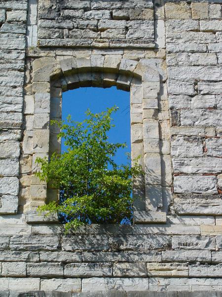 détail d'une des ouvertures des bâtiments conventuels