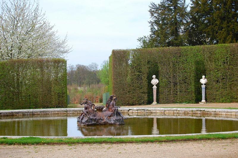 vue générale d'un des bassins du parc du Grand Trianon