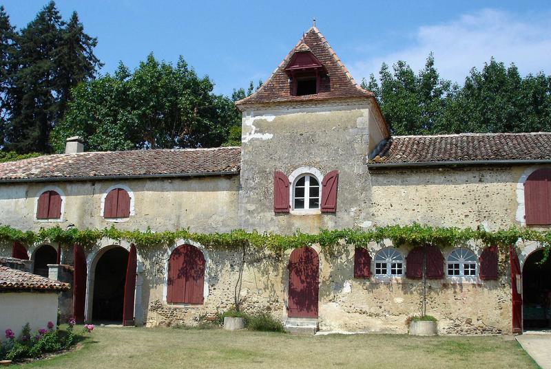 vue partielle de la façade sud des communs