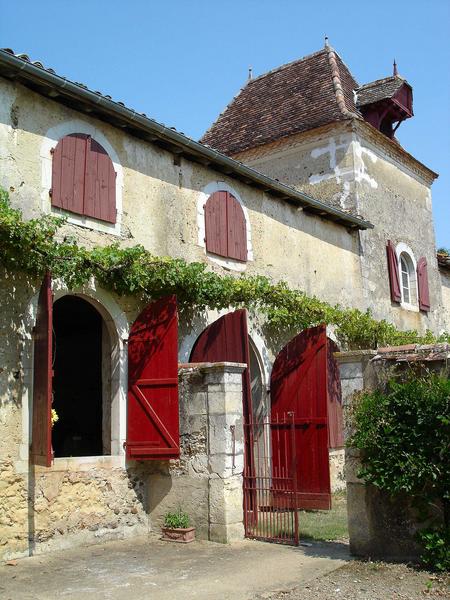 vue partielle de la façade sud des communs