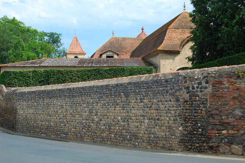 mur de clôture du château